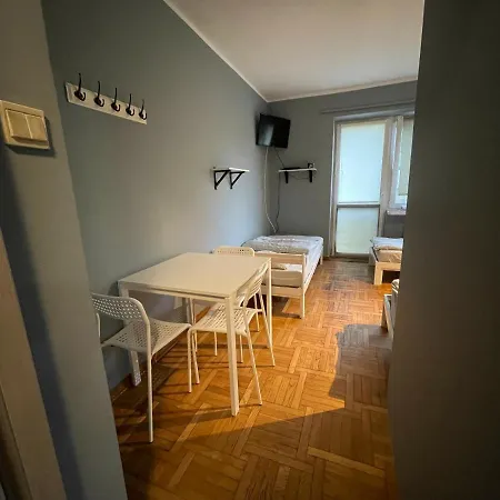 Kwatery Pracownicze Warszawa Zabki Хостел Зомбки